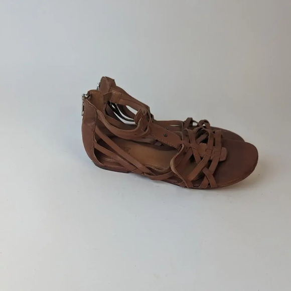 UGG Gladiator Sandals - 7 - Picture 5 of 12